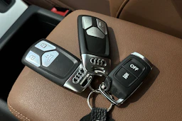 valkoinen Audi A4 2023 kuva 34.