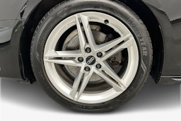 musta Audi A4 2023 kuva 11.