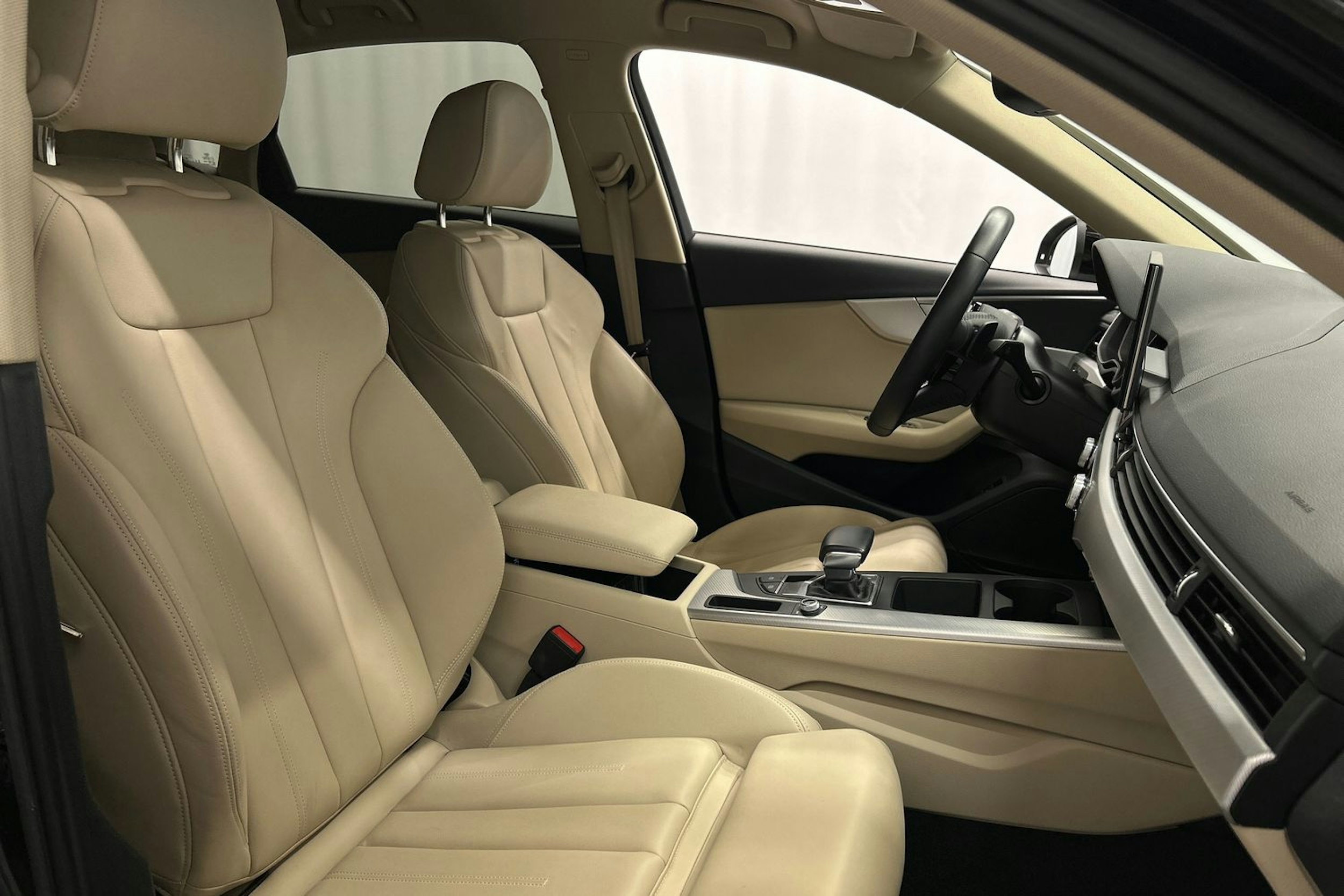 musta Audi A4 2023 kuva 15.