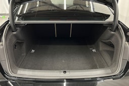 musta Audi A4 2023 kuva 16.
