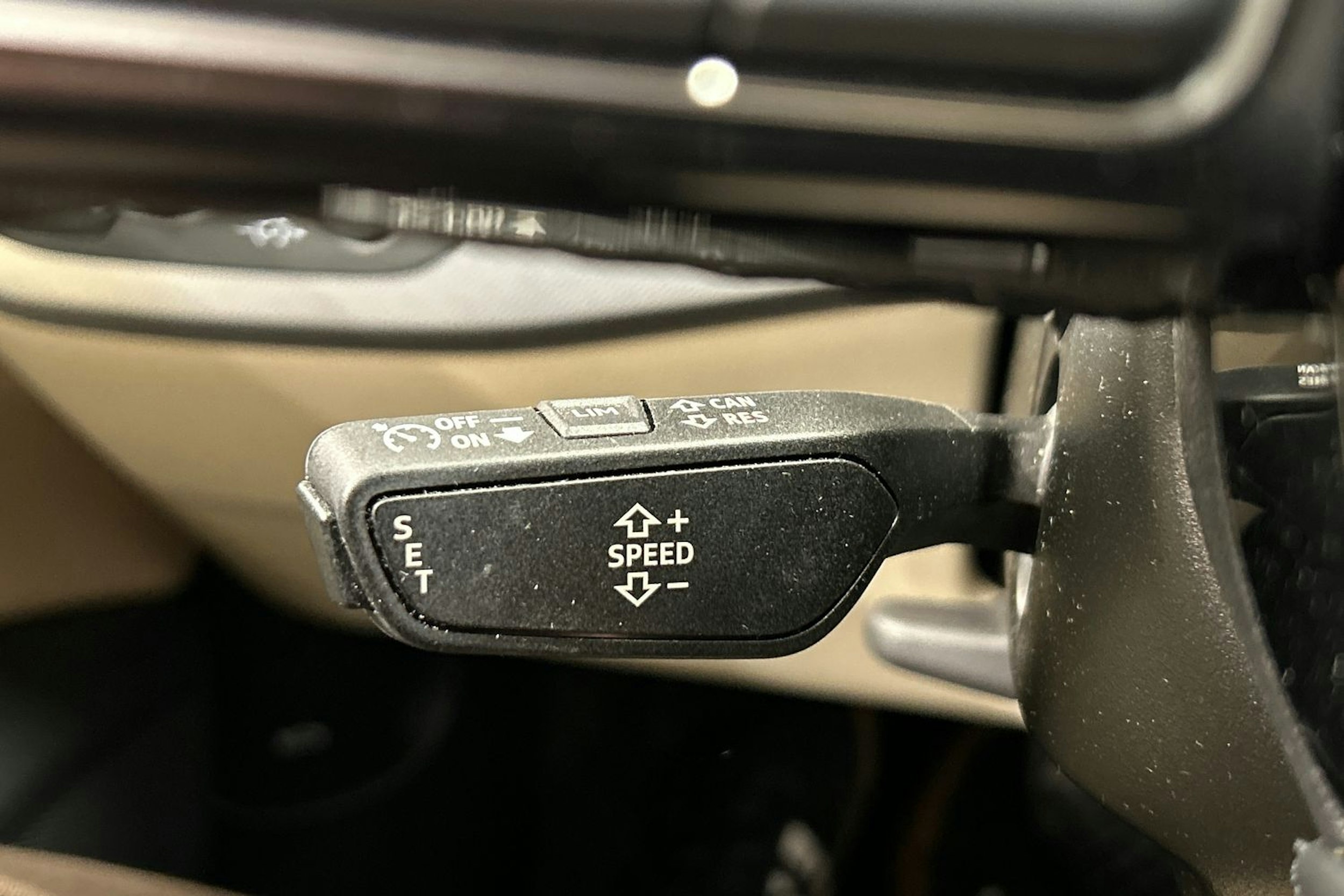 musta Audi A4 2023 kuva 21.