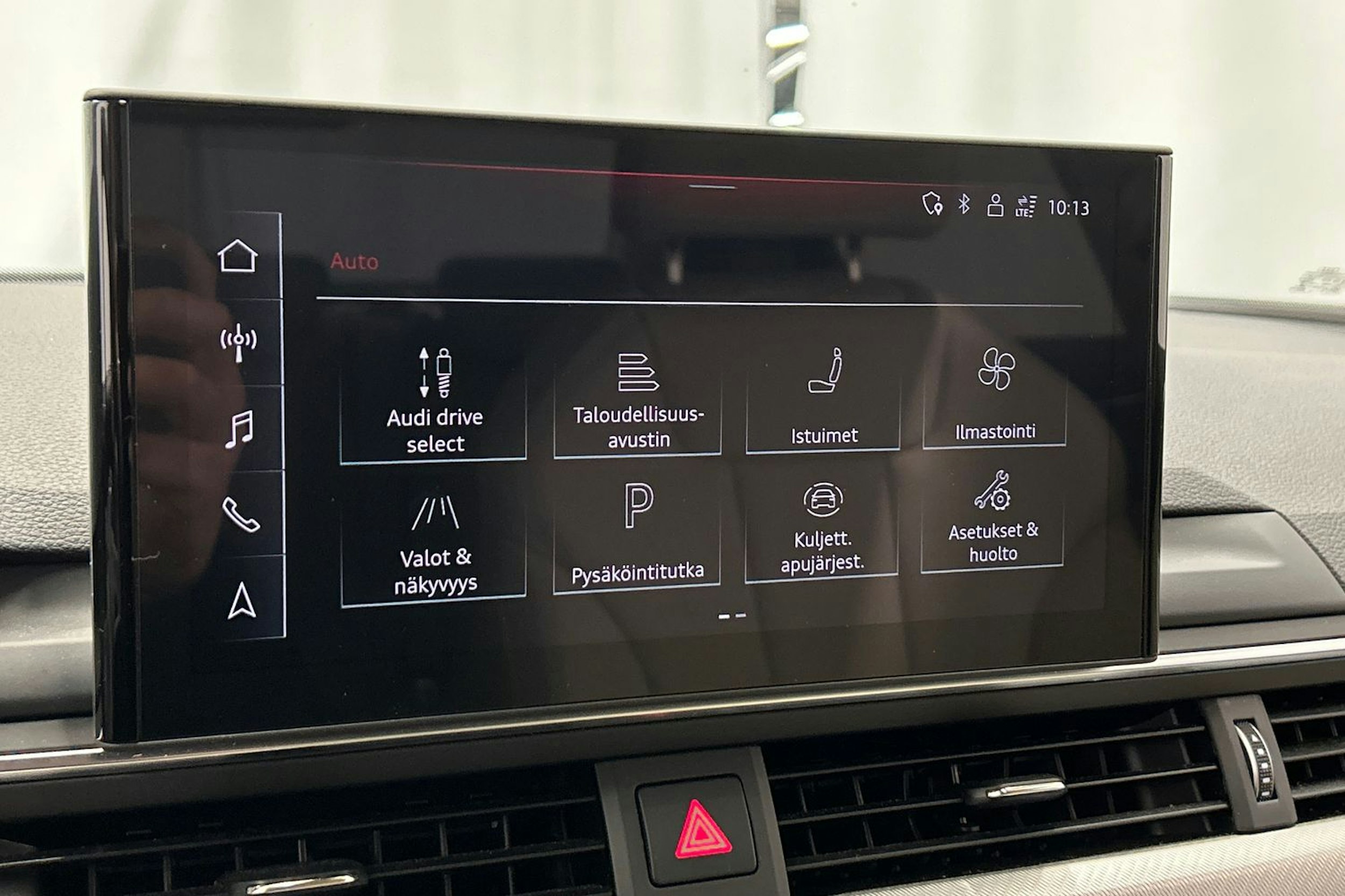 musta Audi A4 2023 kuva 26.