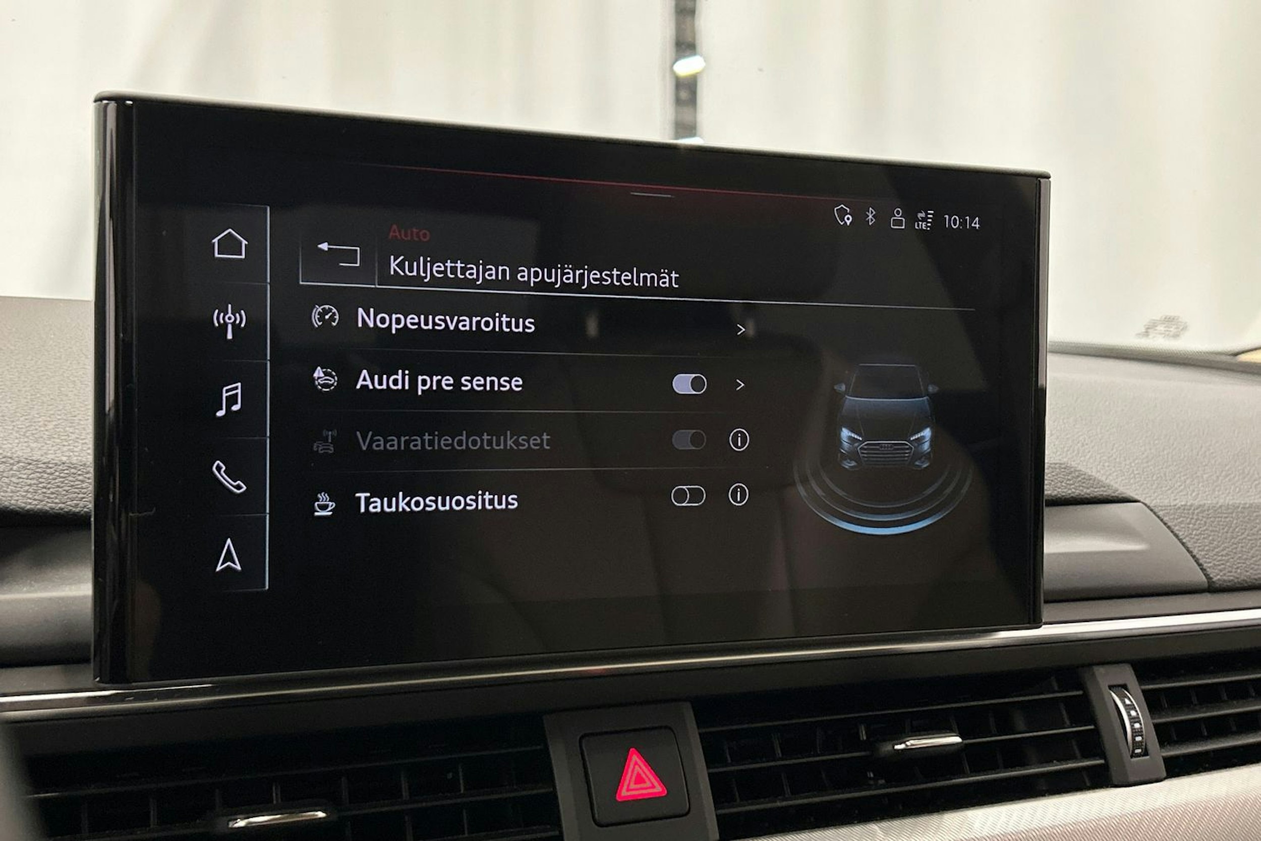 musta Audi A4 2023 kuva 28.