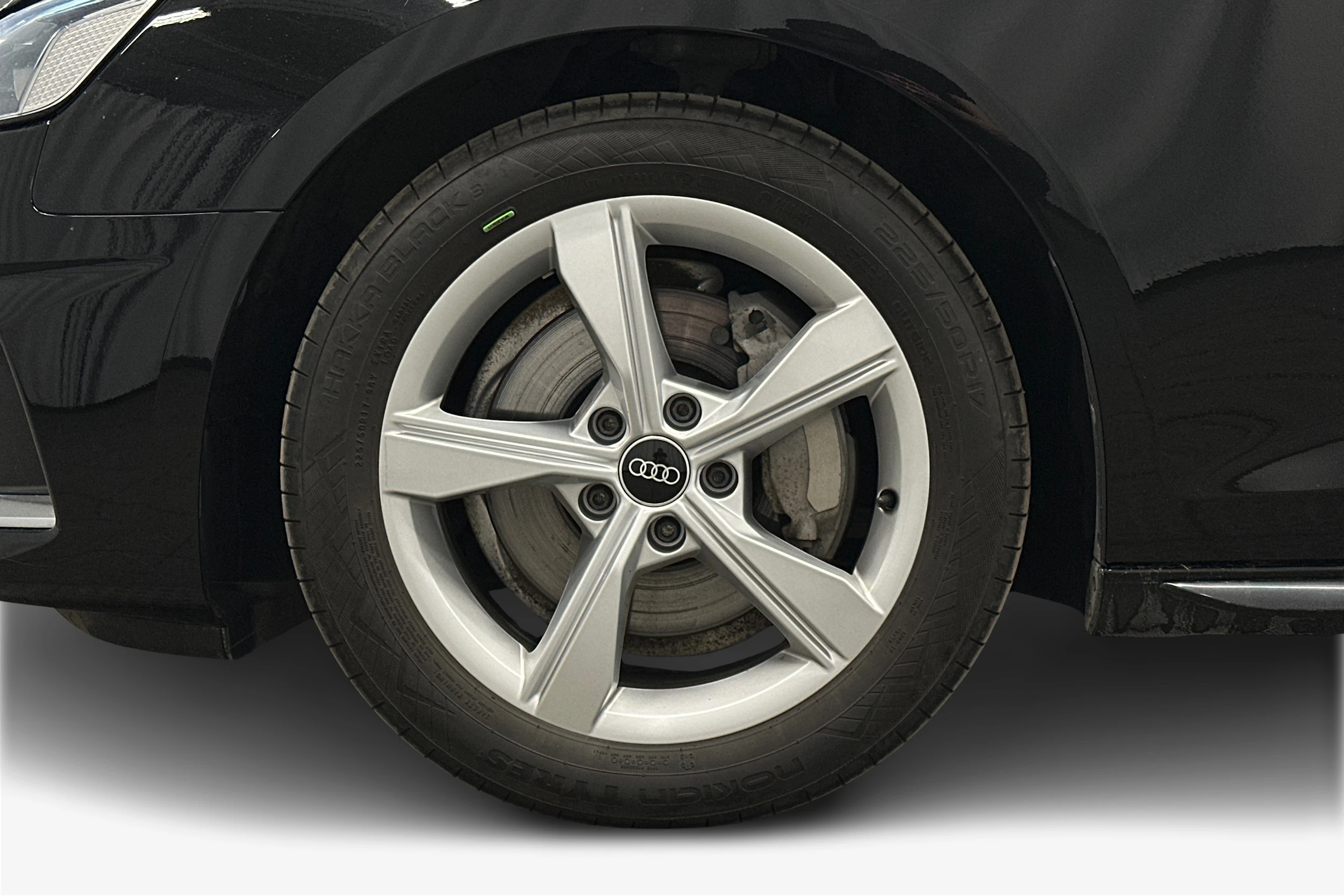 musta Audi A4 2023 kuva 9.