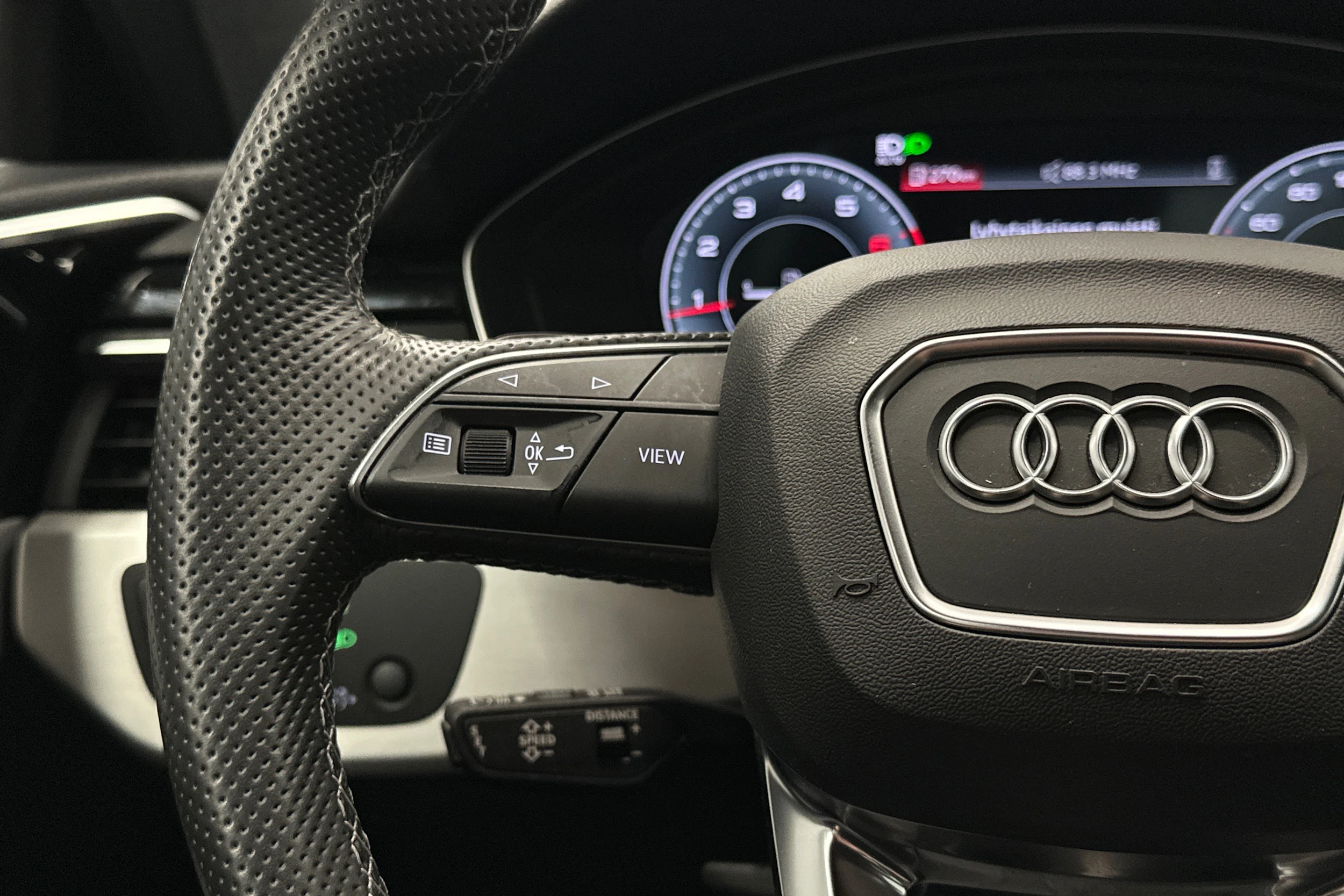musta Audi A4 2023 kuva 16.