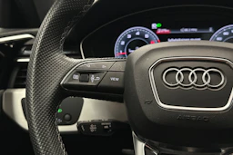 musta Audi A4 2023 kuva 16.