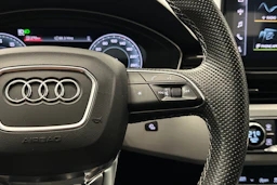 musta Audi A4 2023 kuva 17.