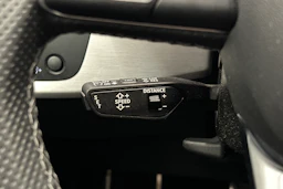 musta Audi A4 2023 kuva 18.
