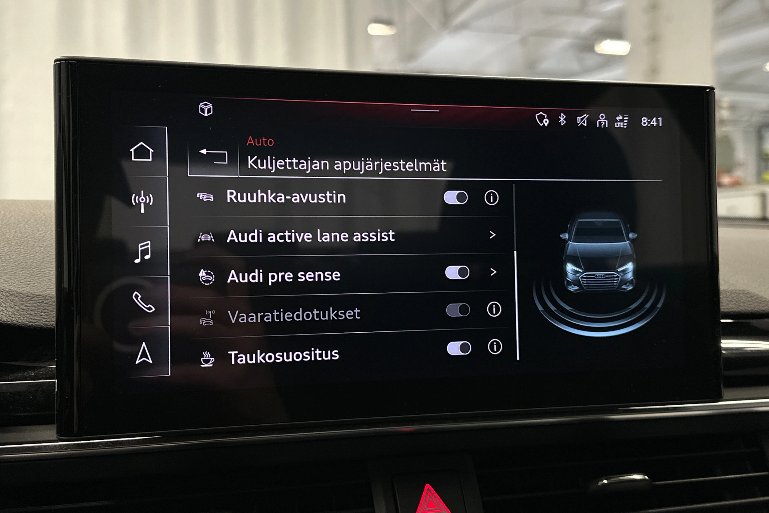 musta Audi A4 2023 kuva 23.
