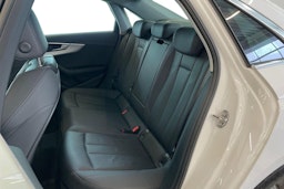 Valkoinen Audi A4 2023 kuva 10.