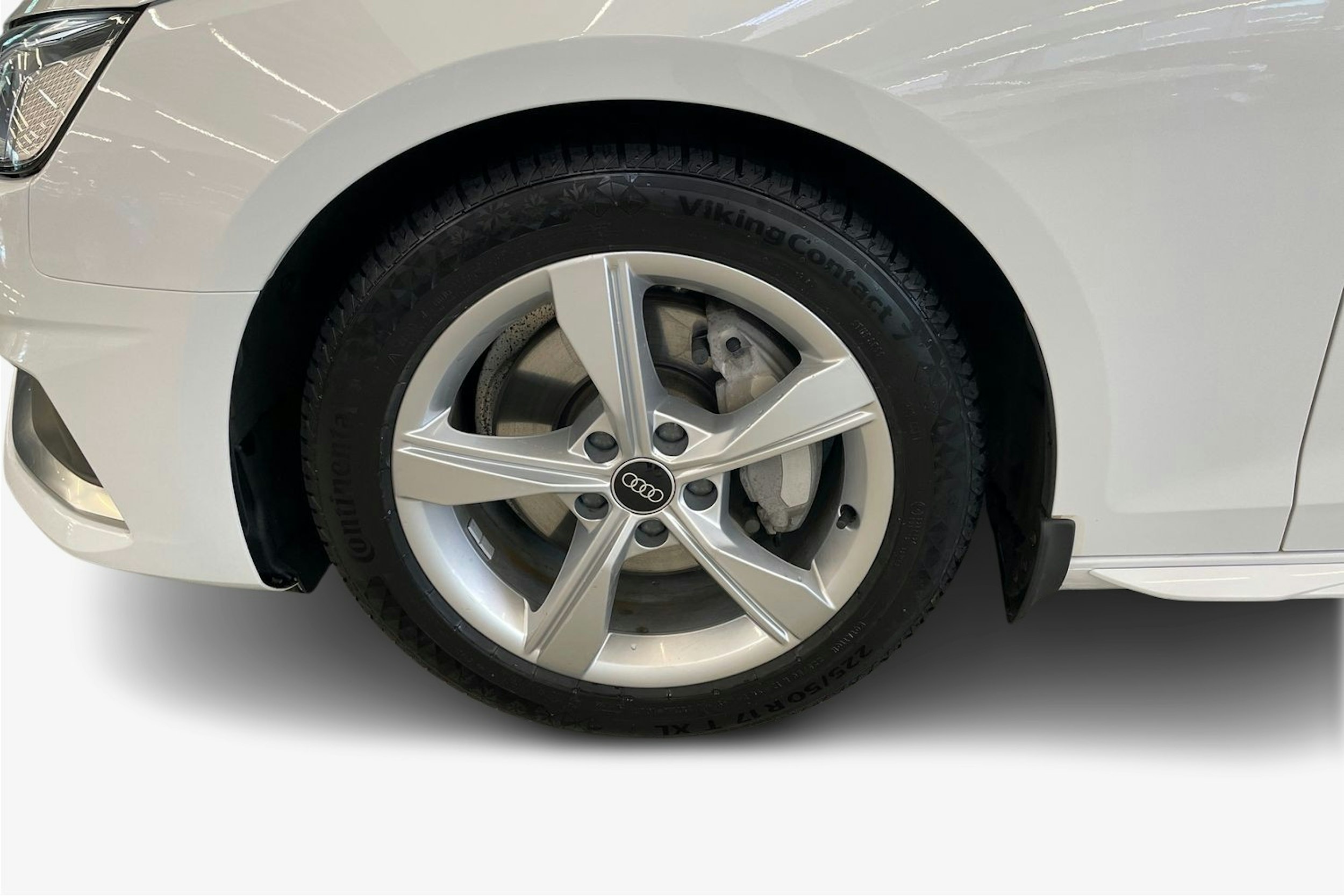 Valkoinen Audi A4 2023 kuva 11.