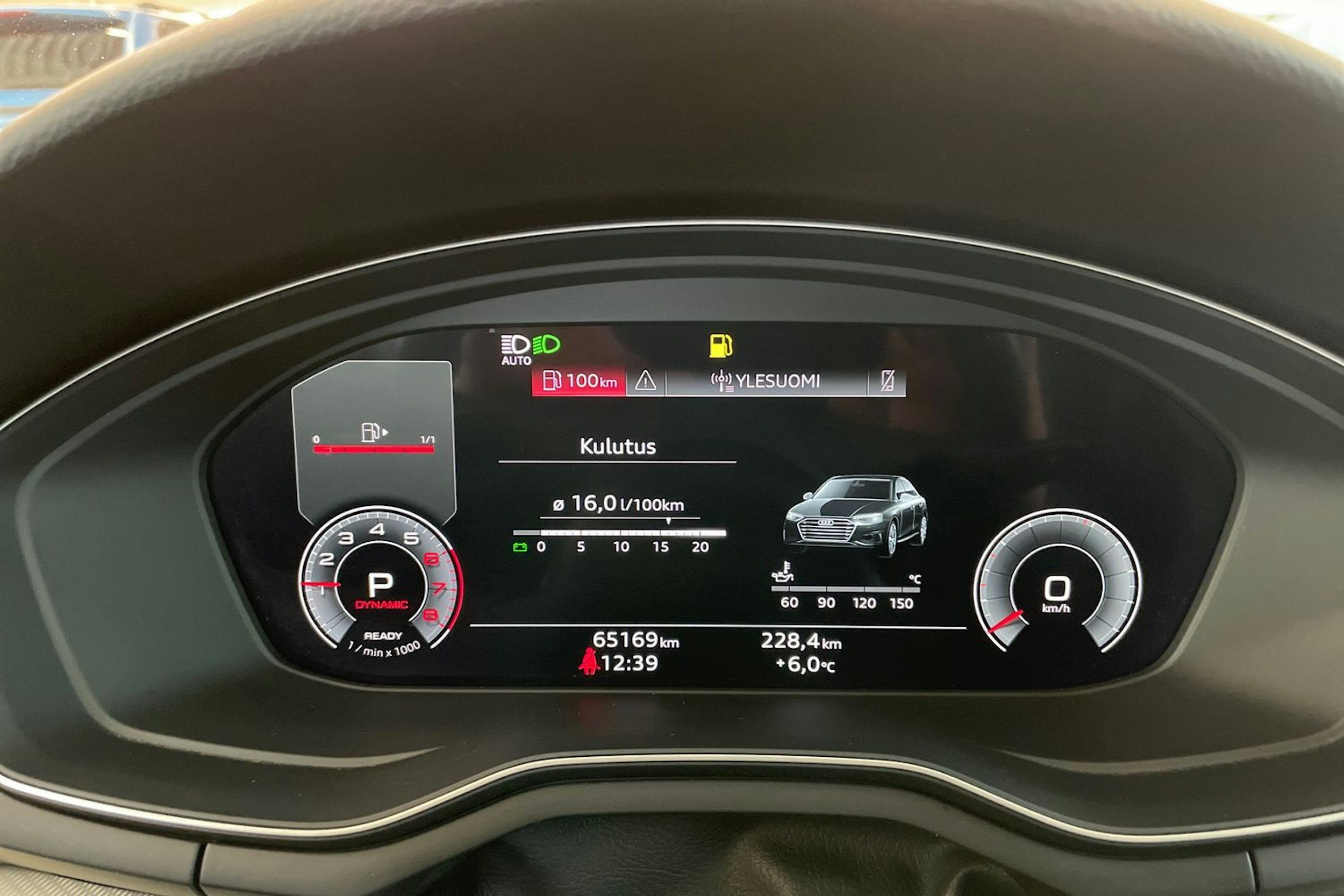 Valkoinen Audi A4 2023 kuva 14.