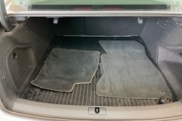 Valkoinen Audi A4 2023 kuva 21.