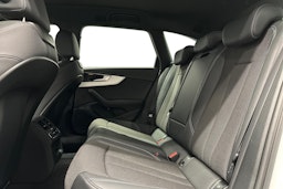 valkoinen Audi A4 2023 kuva 13.