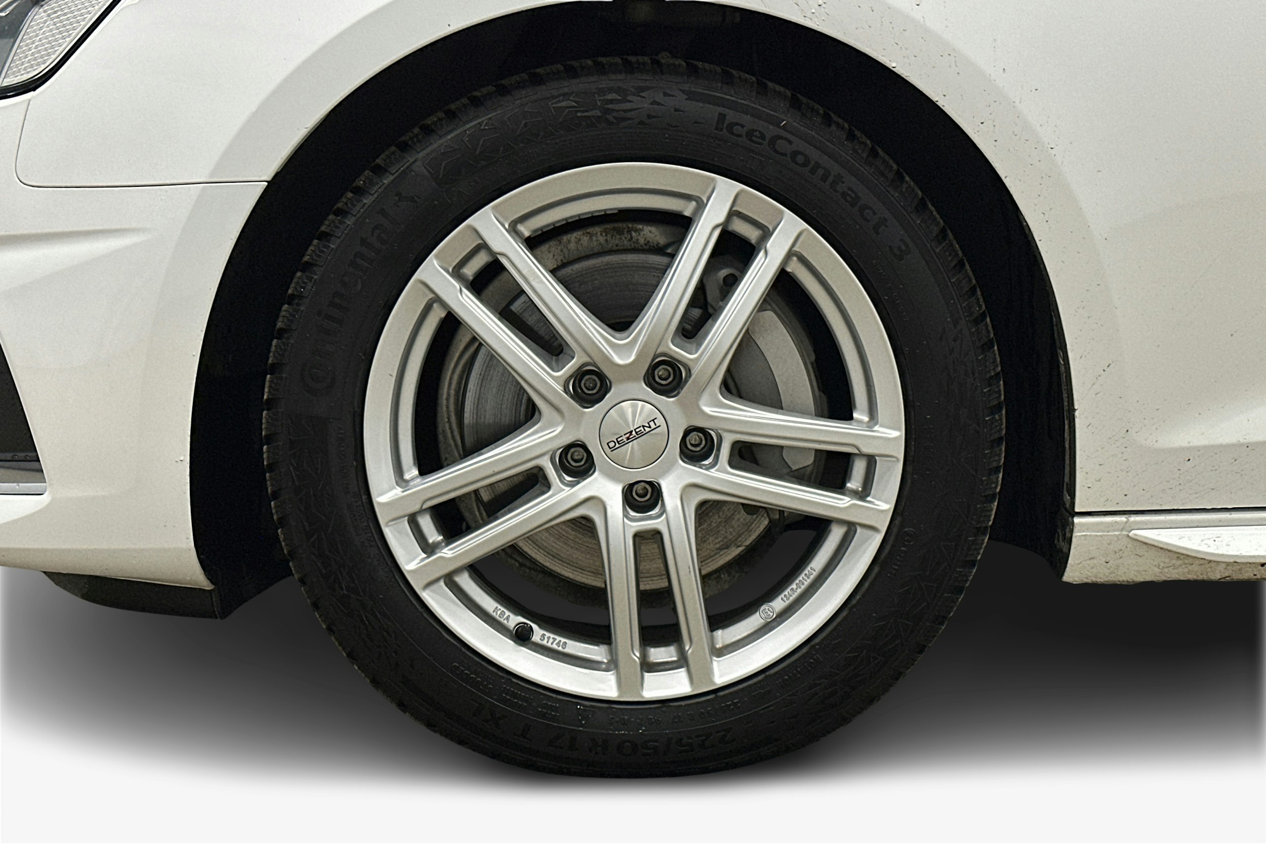 valkoinen Audi A4 2023 kuva 14.