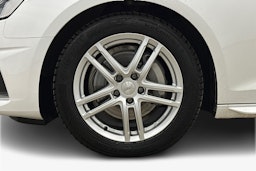 valkoinen Audi A4 2023 kuva 14.