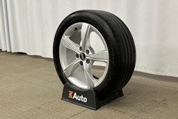 valkoinen Audi A4 2023 kuva 16.