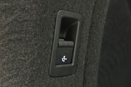 valkoinen Audi A4 2023 kuva 19.