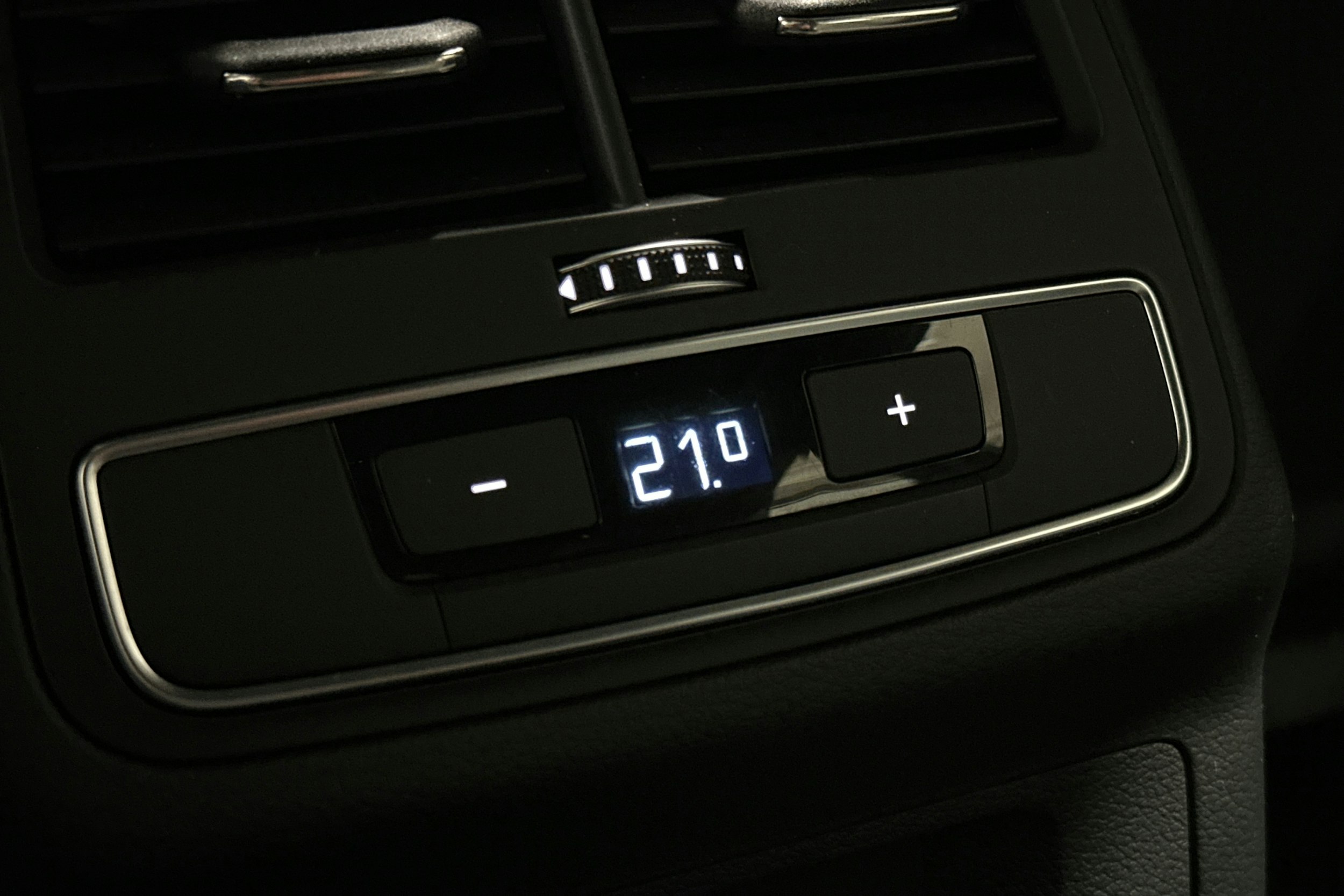 valkoinen Audi A4 2023 kuva 20.