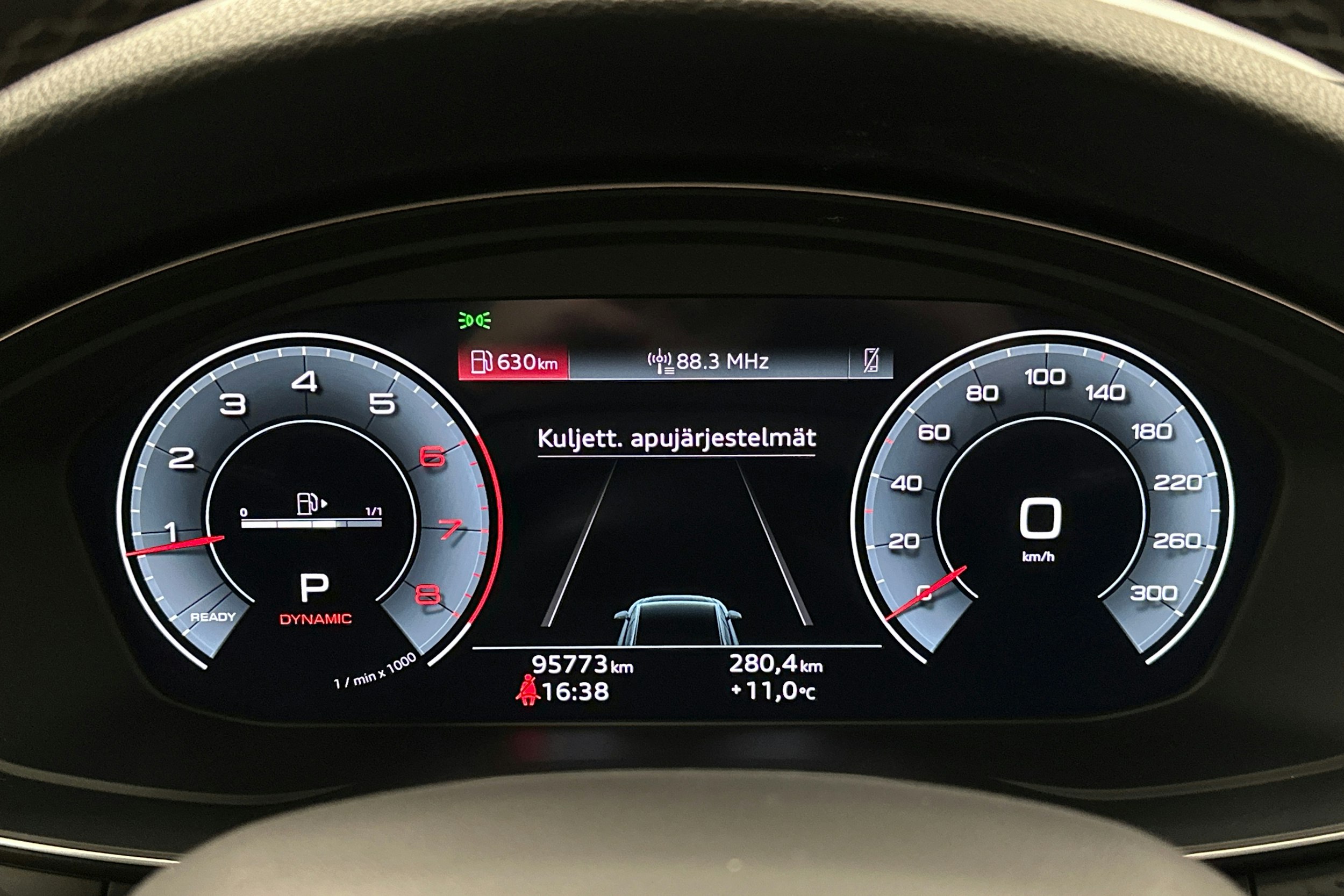 valkoinen Audi A4 2023 kuva 26.