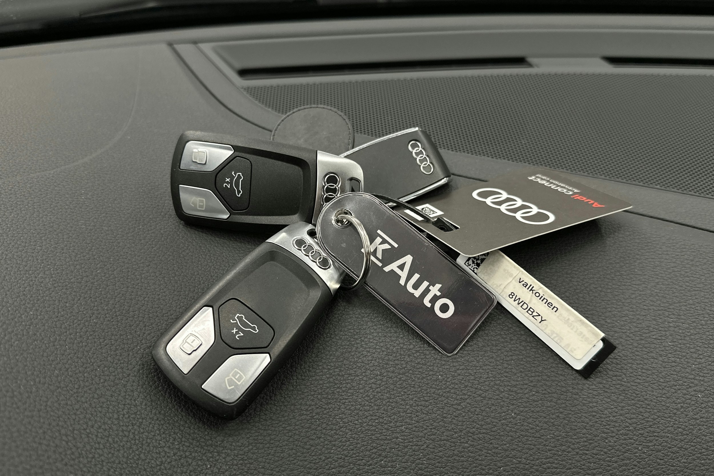 valkoinen Audi A4 2023 kuva 34.