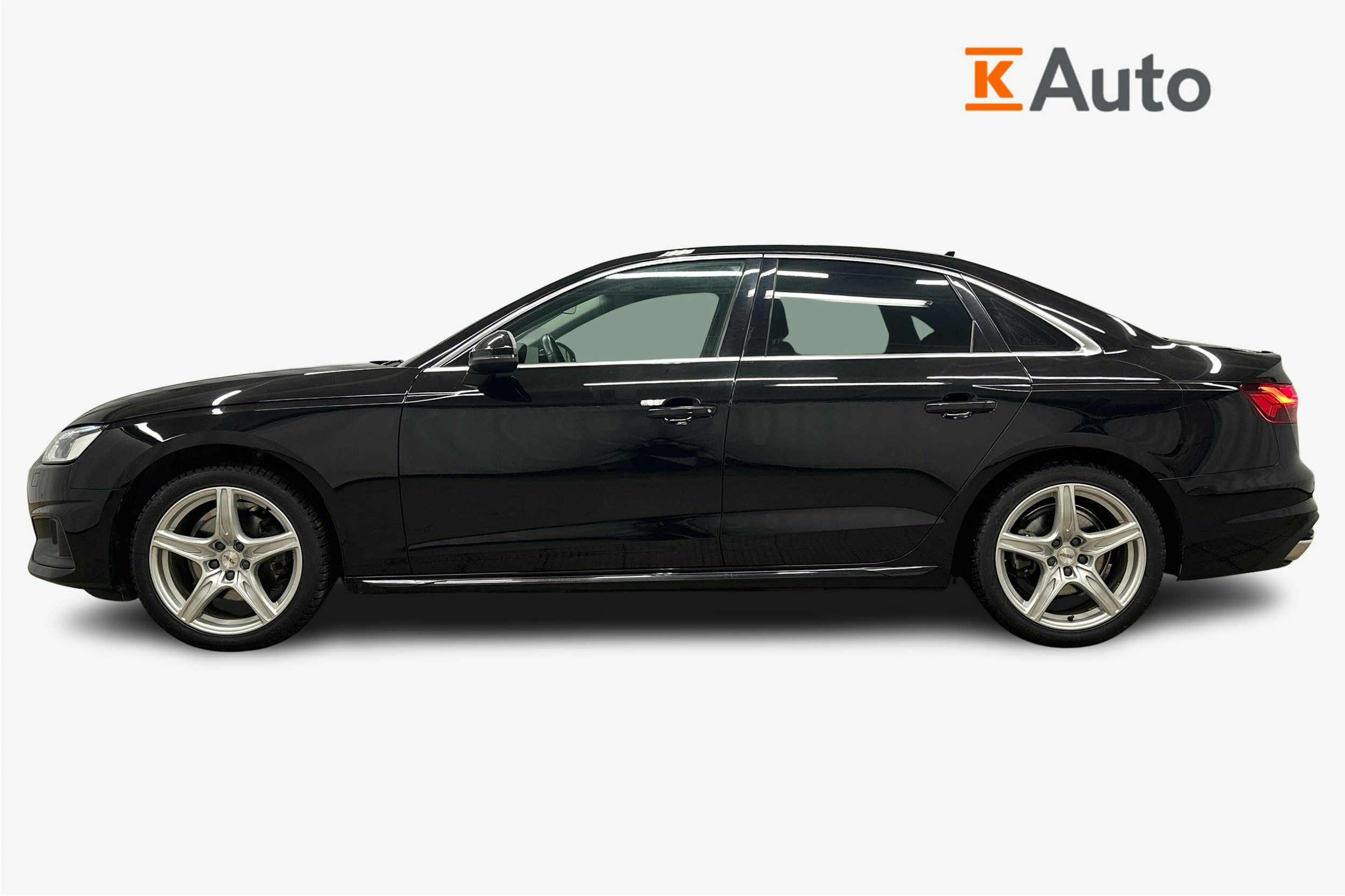 musta Audi A4 2023 kuva 6.