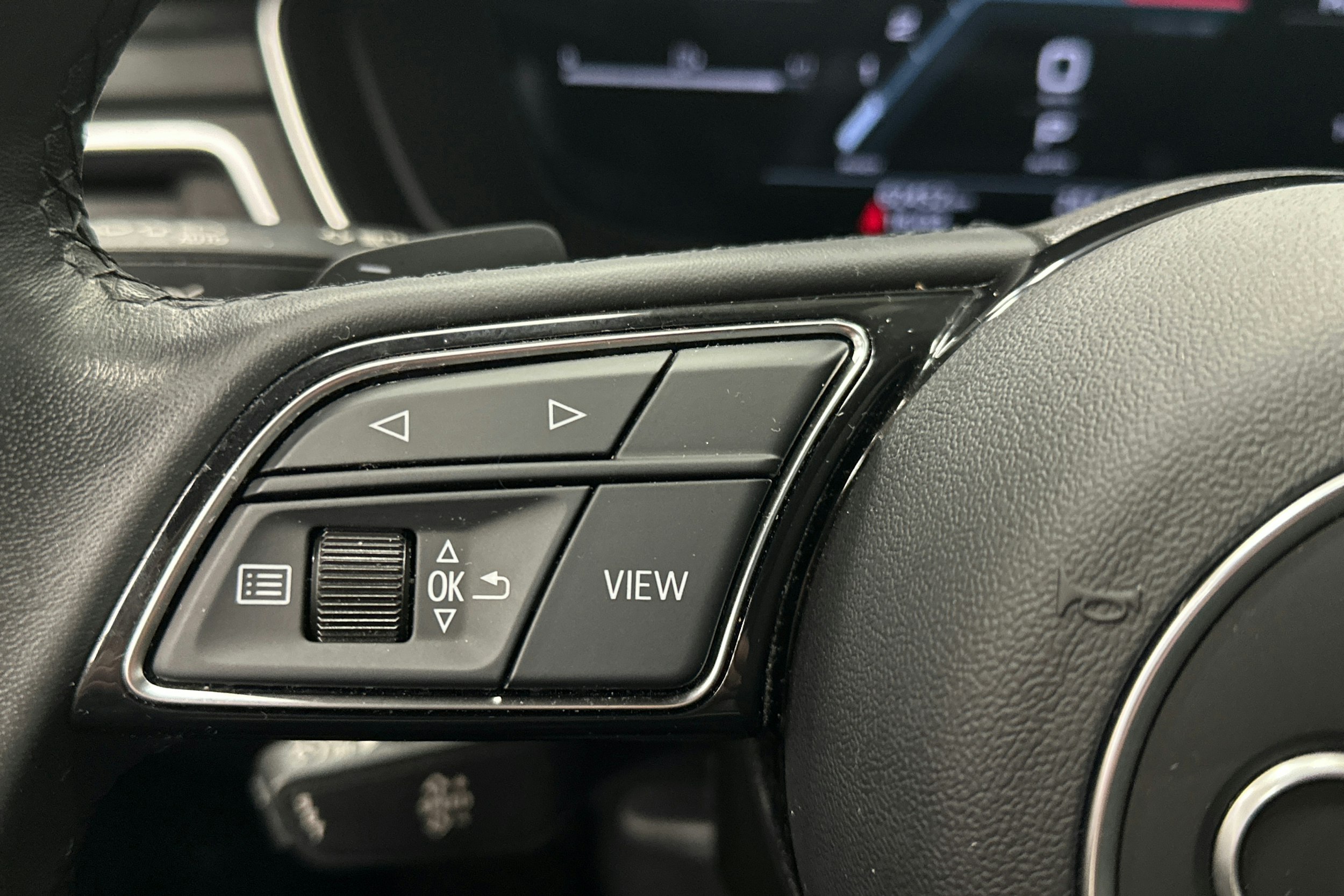 musta Audi A4 2023 kuva 17.