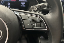 musta Audi A4 2023 kuva 18.