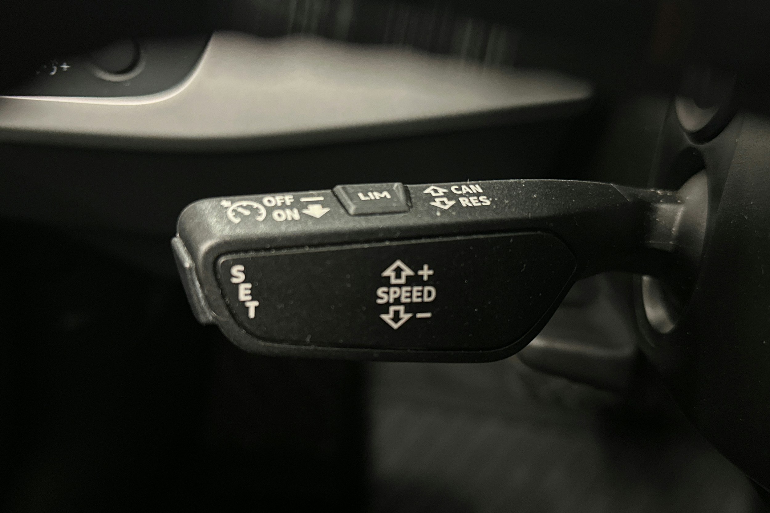 musta Audi A4 2023 kuva 19.