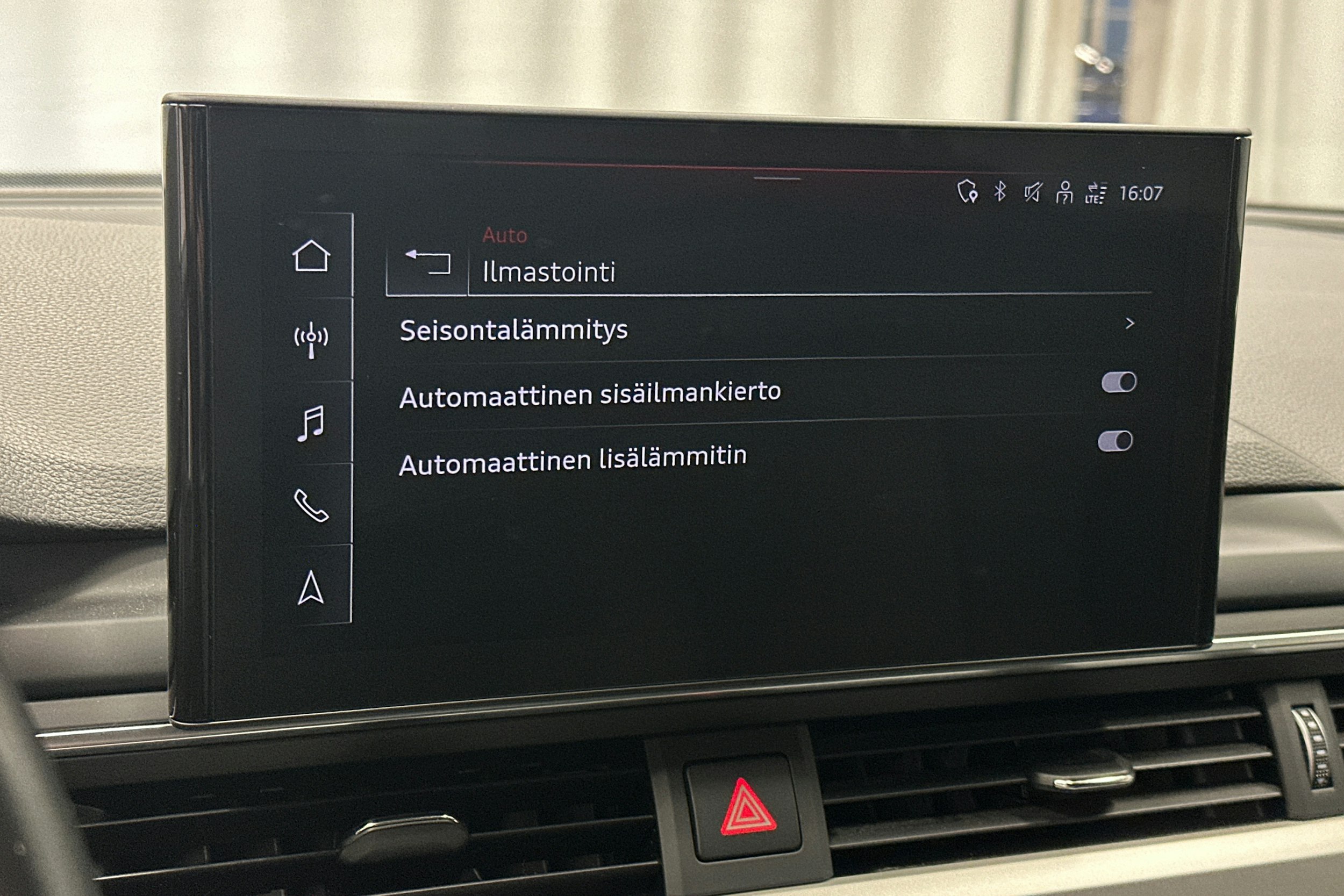 musta Audi A4 2023 kuva 24.