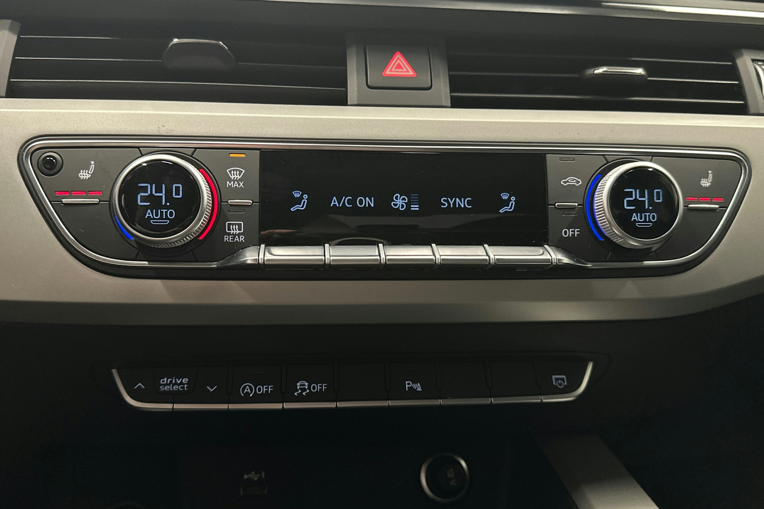 musta Audi A4 2023 kuva 26.