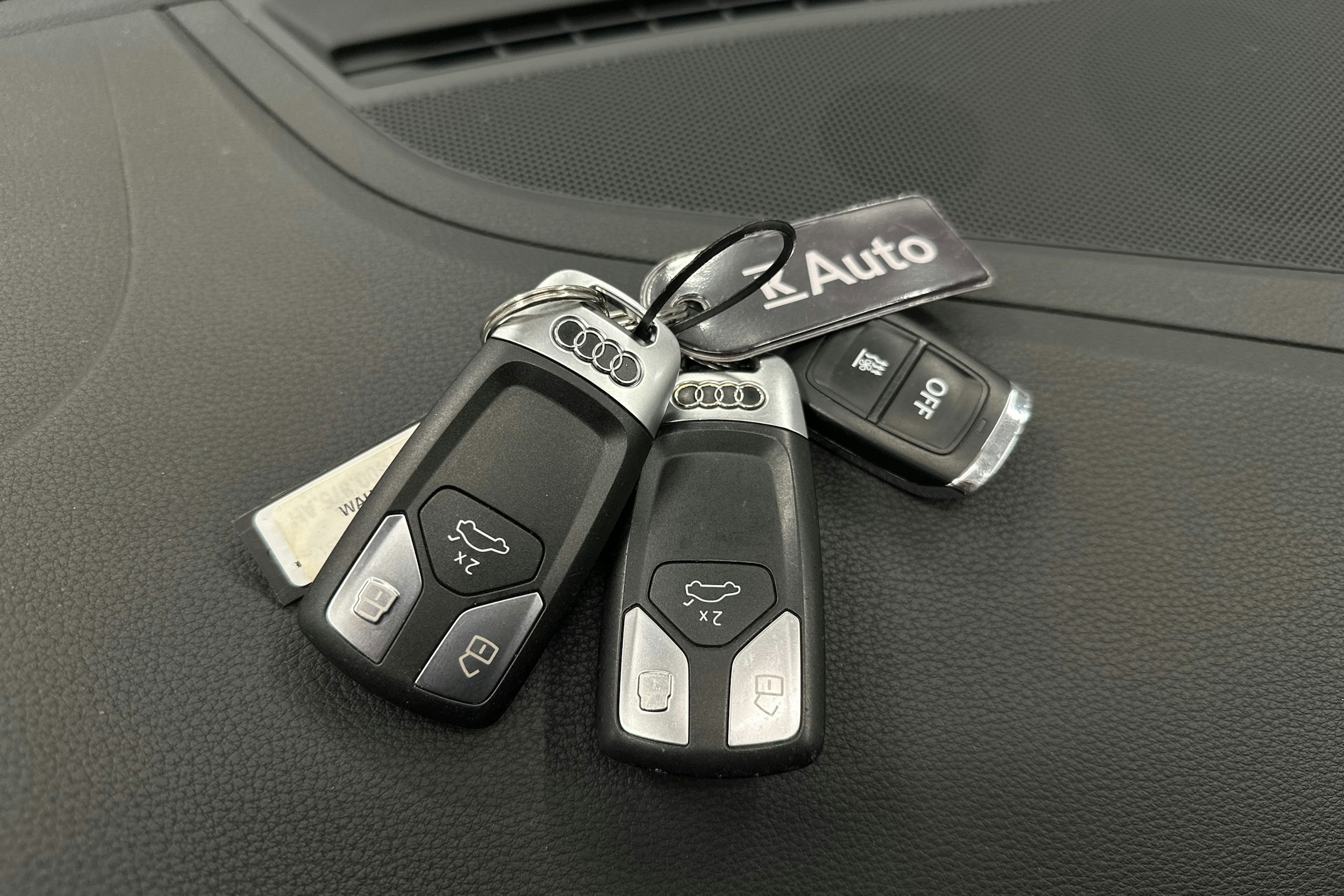 musta Audi A4 2023 kuva 27.