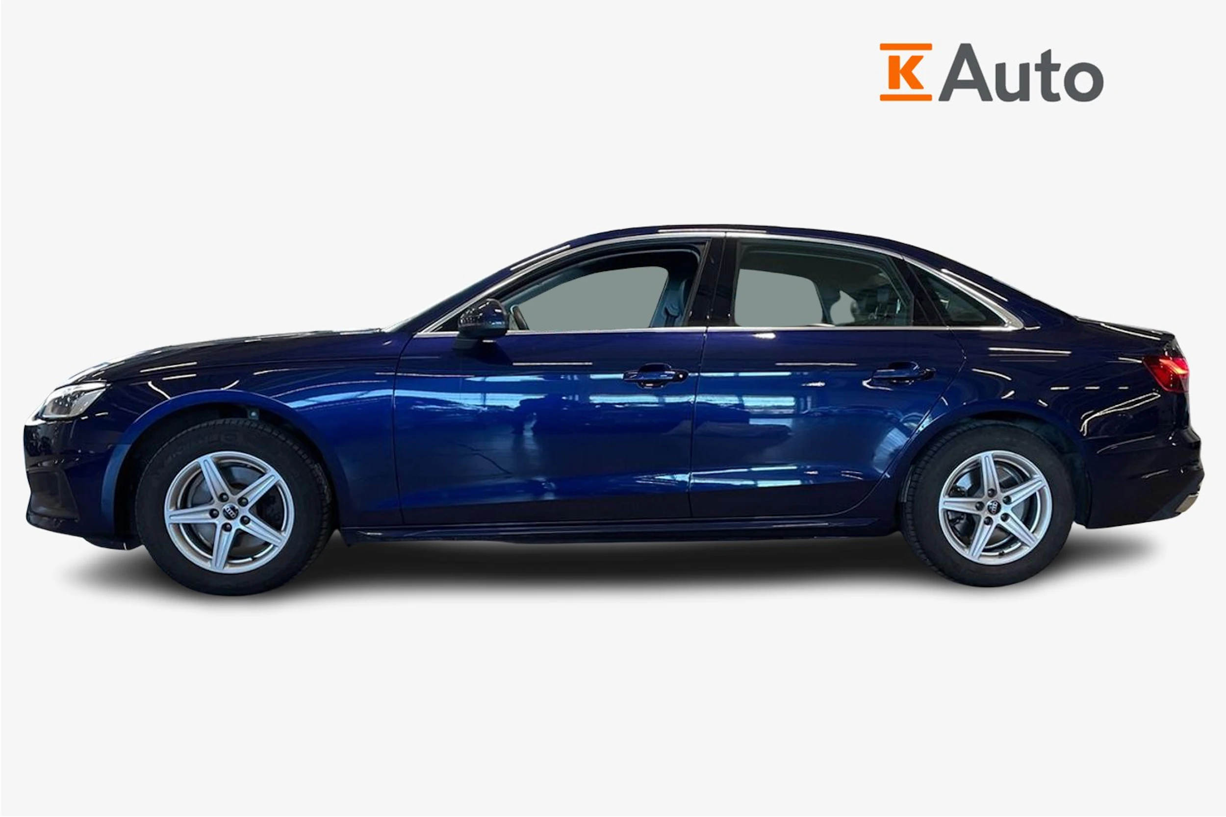 sininen Audi A4 2023 kuva 7.