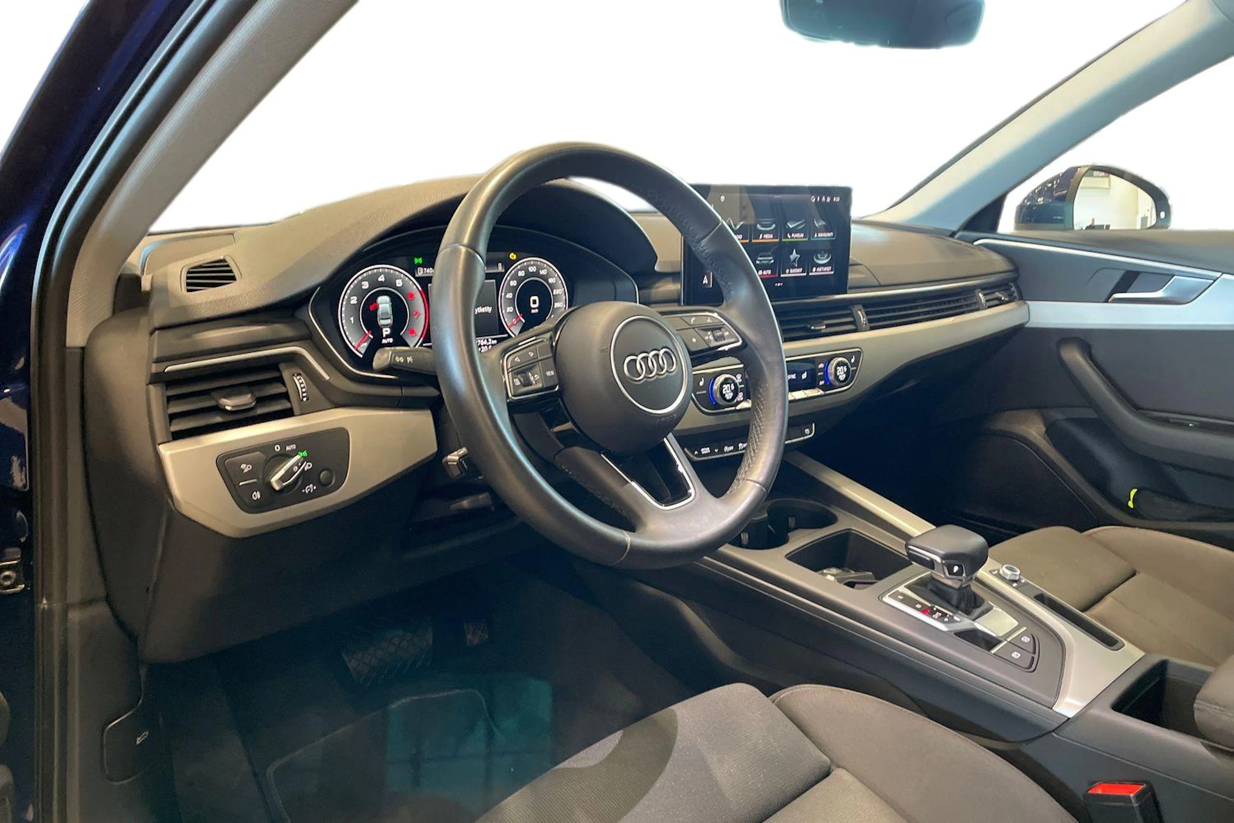 sininen Audi A4 2023 kuva 8.