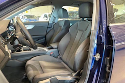 sininen Audi A4 2023 kuva 15.