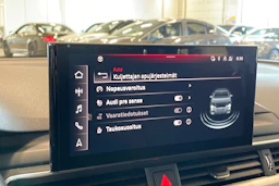 sininen Audi A4 2023 kuva 32.