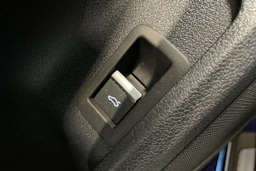 sininen Audi A4 2023 kuva 41.