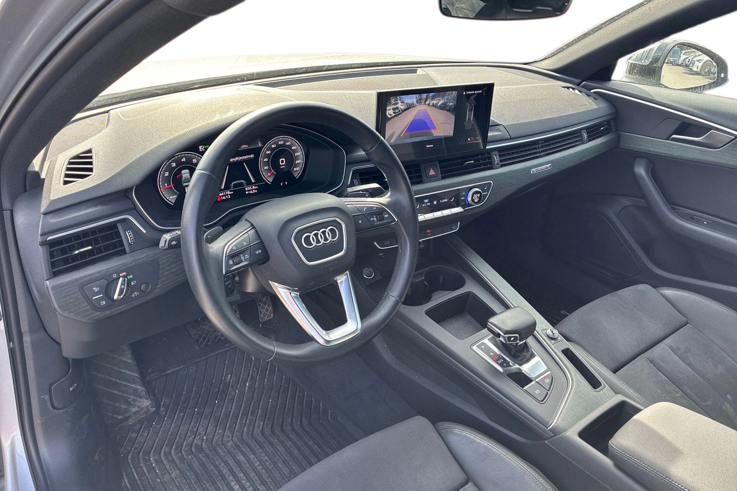 harmaa Audi A4 2023 kuva 3.