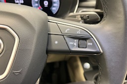 musta Audi A4 2023 kuva 10.