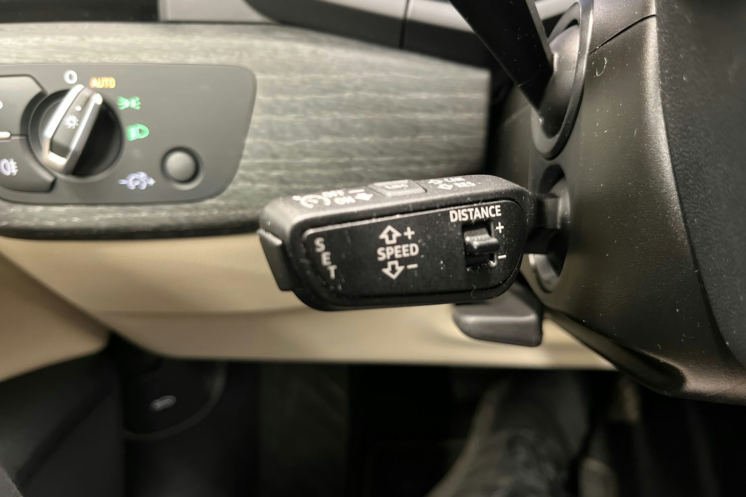 musta Audi A4 2023 kuva 11.