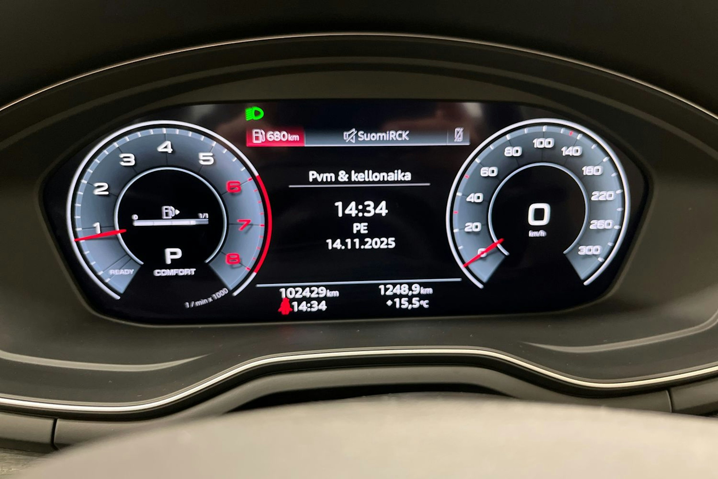 musta Audi A4 2023 kuva 12.