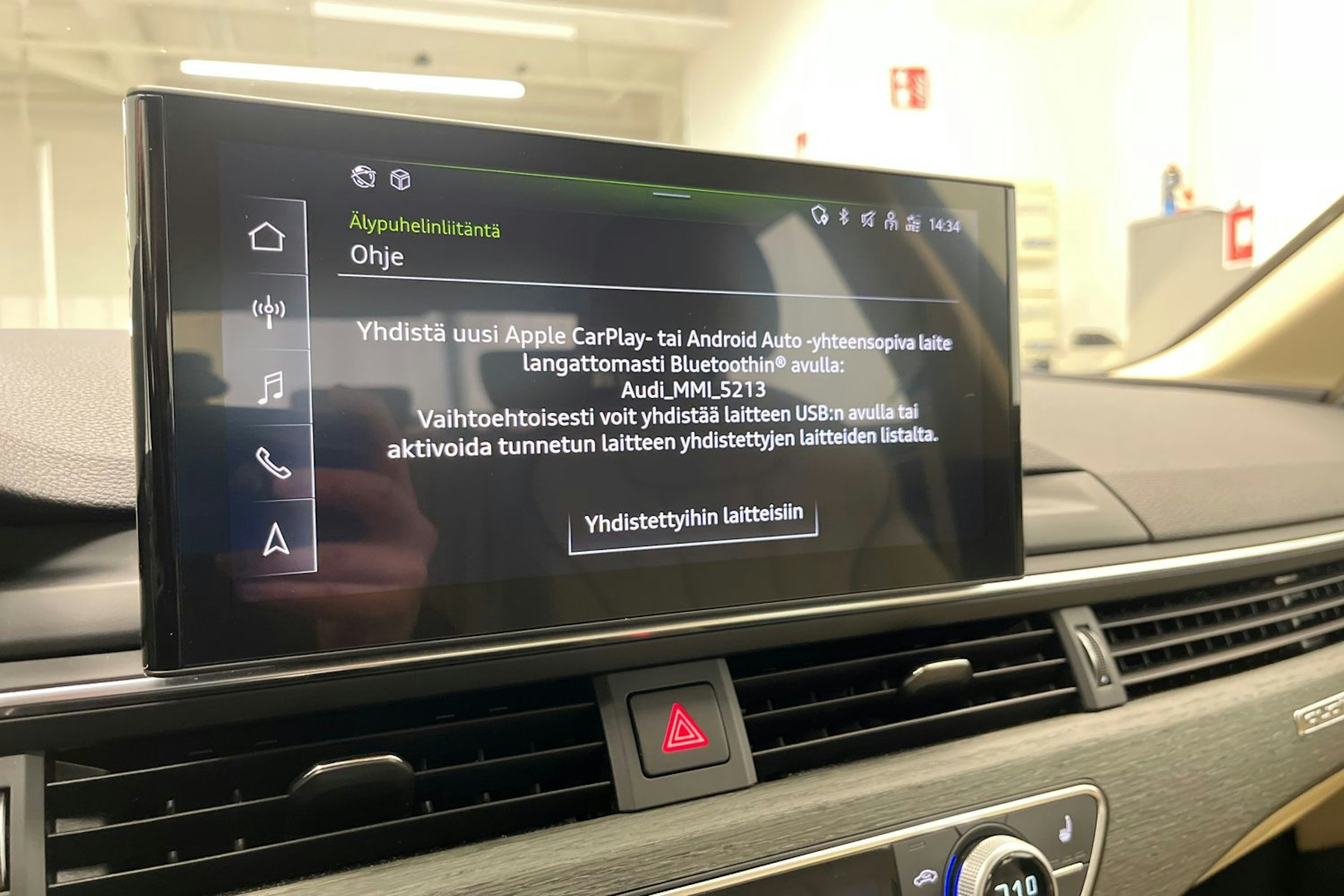 musta Audi A4 2023 kuva 13.