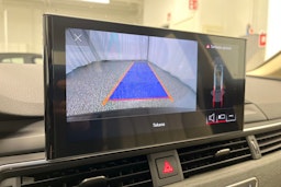 musta Audi A4 2023 kuva 14.