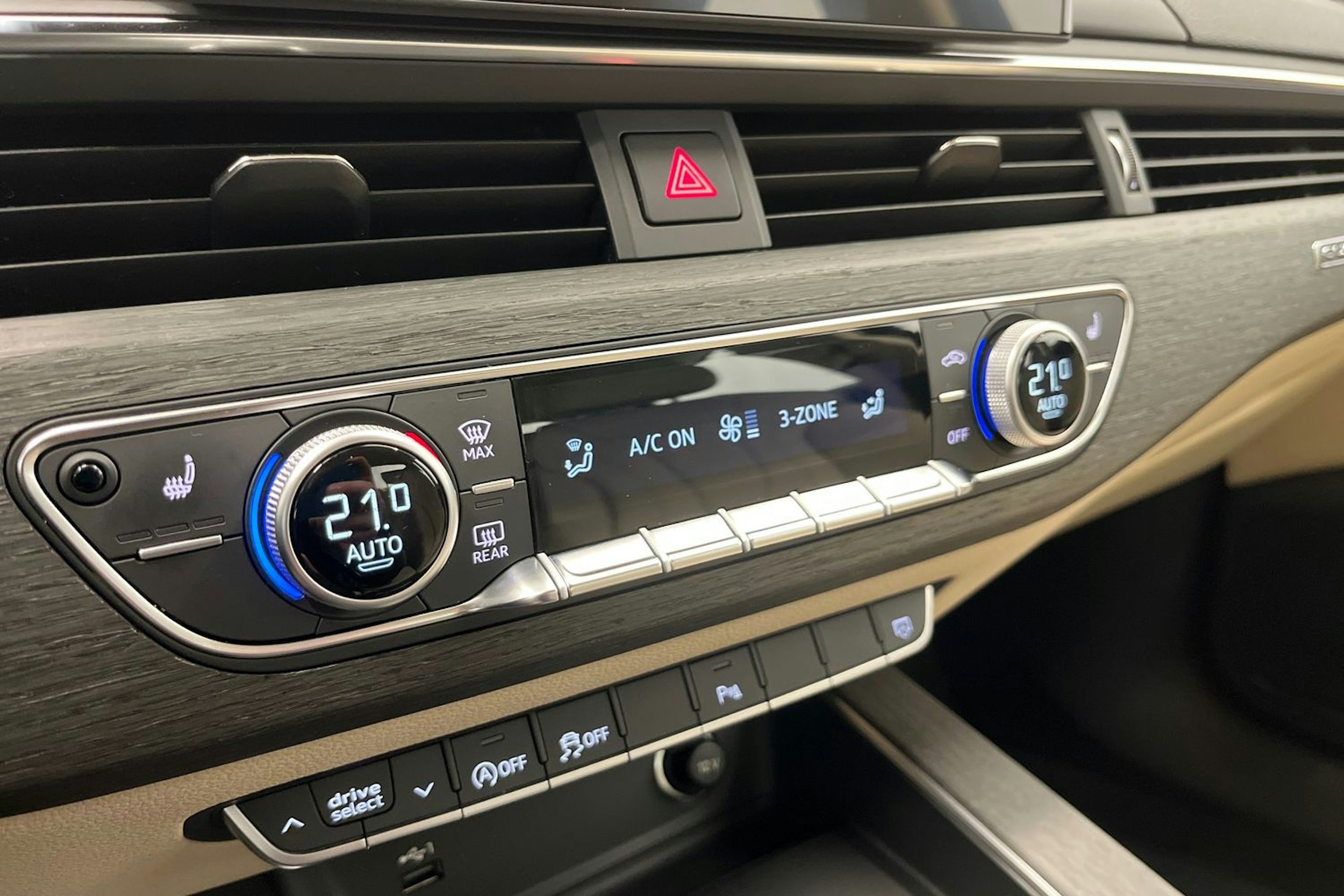 musta Audi A4 2023 kuva 15.