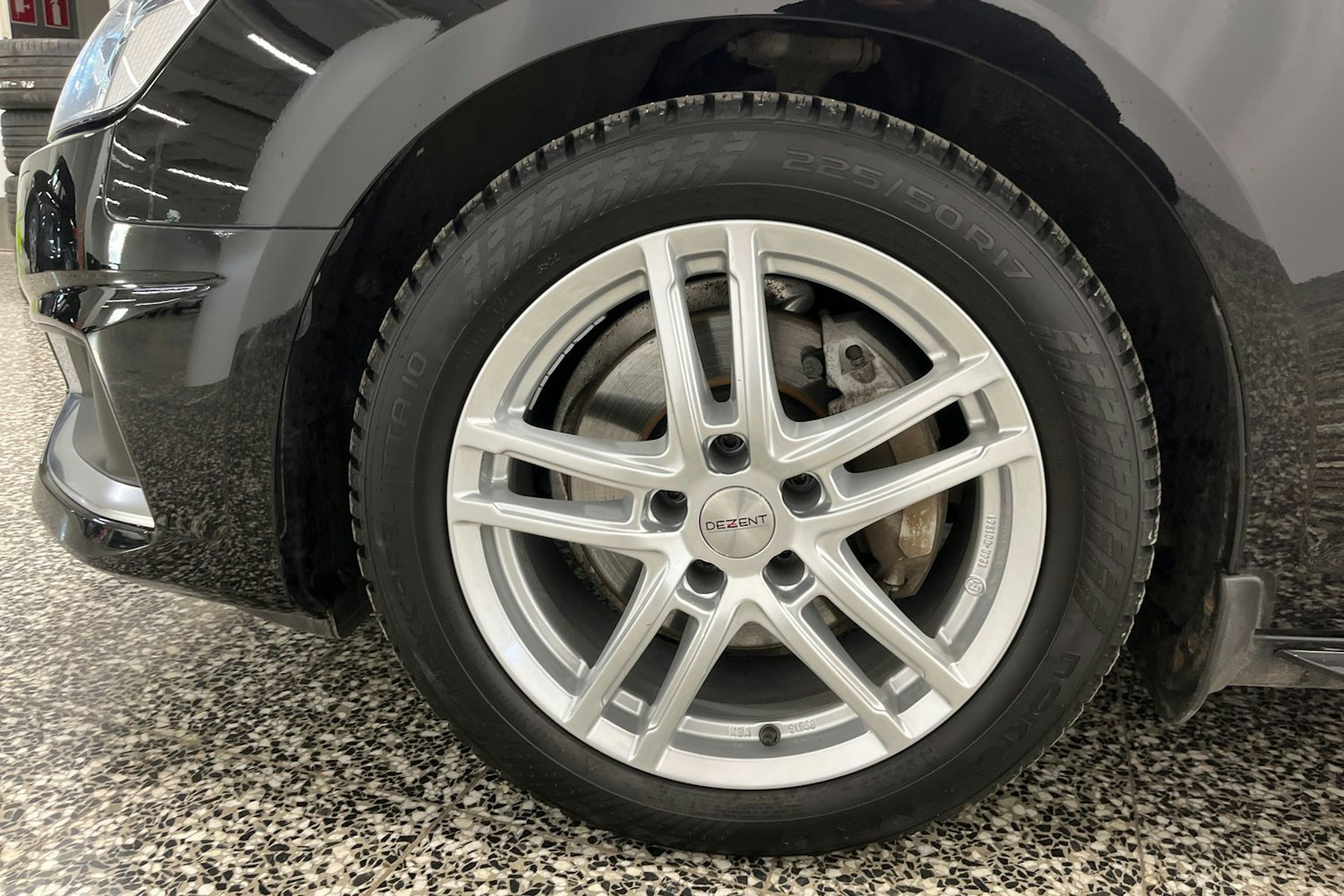 musta Audi A4 2023 kuva 18.