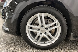 musta Audi A4 2023 kuva 18.