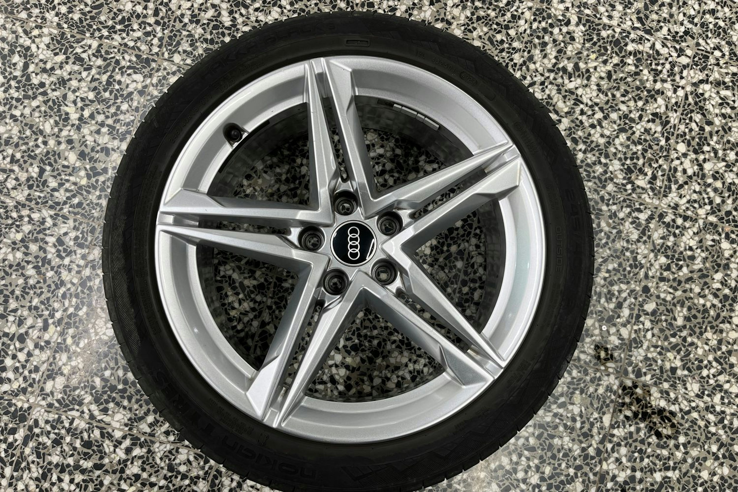 musta Audi A4 2023 kuva 19.