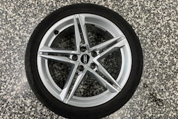 musta Audi A4 2023 kuva 19.