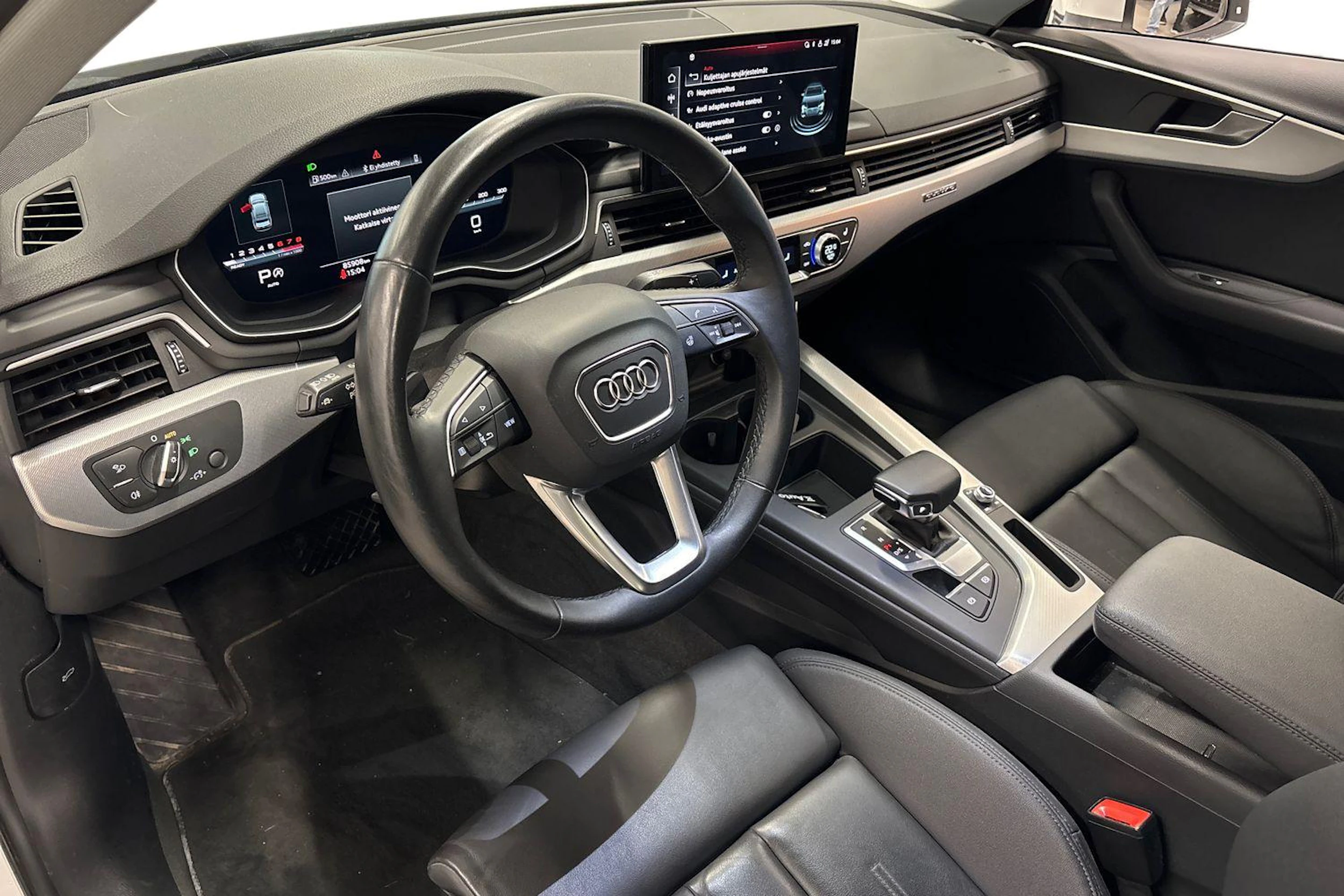 valkoinen Audi A4 2023 kuva 3.