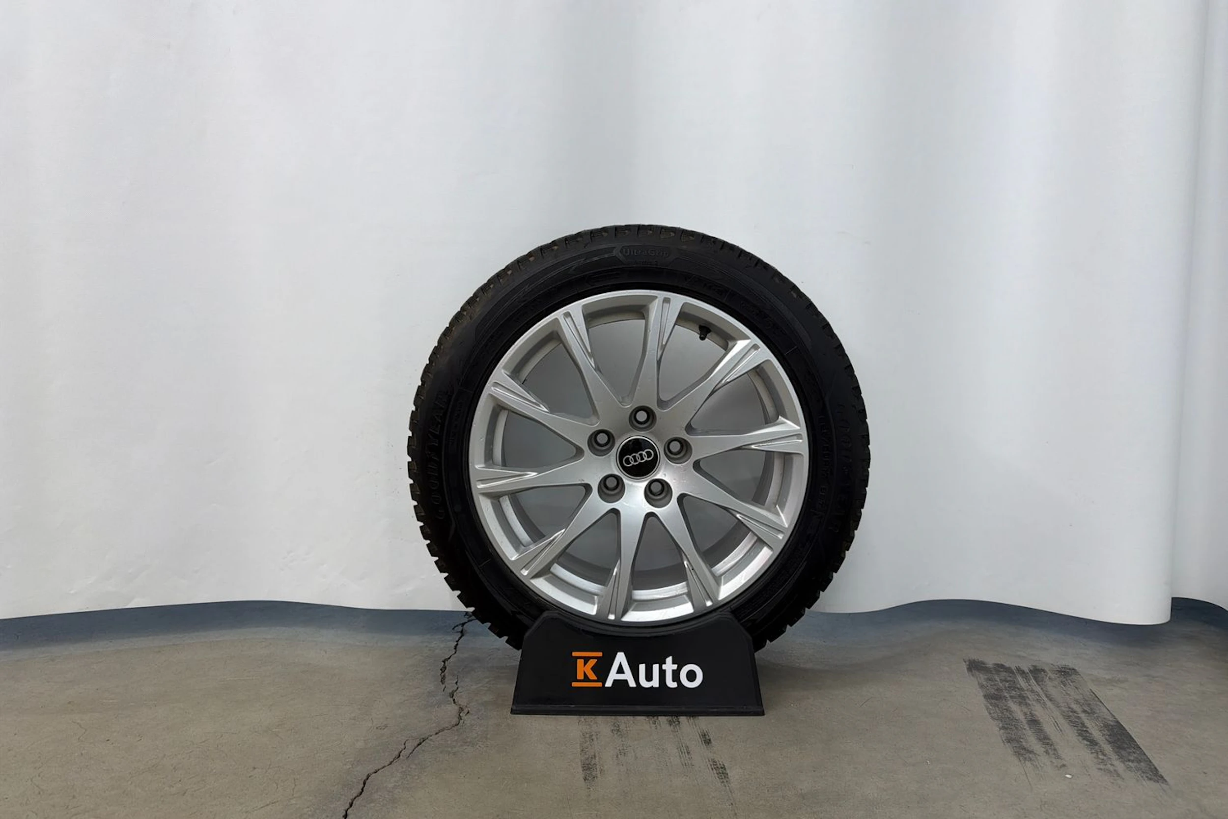 met. harmaa Audi A4 2023 kuva 11.